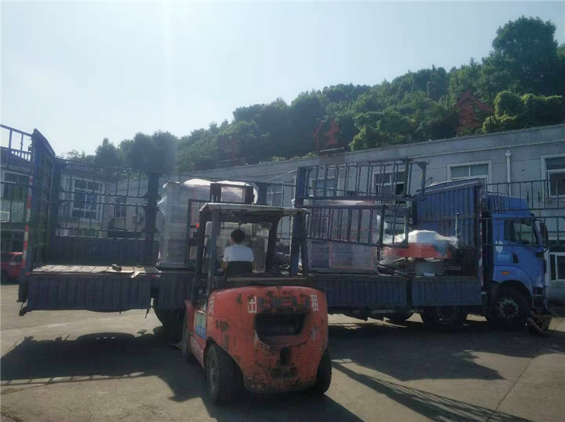 貝朗線(xiàn)材成型機(jī)發(fā)機(jī)現(xiàn)場(chǎng)